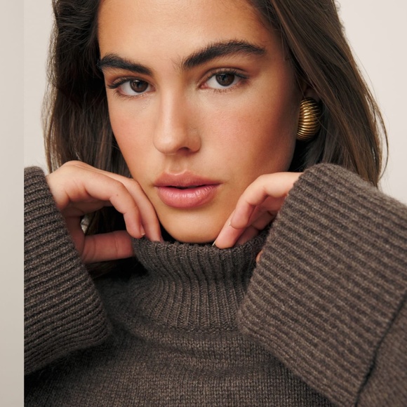 Reformation Garrett Cashmere Oversized Turtleneck - Picture 3 of 6